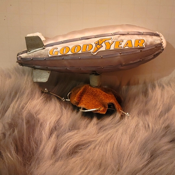 Official Movie Prop! ♥️ LEGALLY BLONDE 2, Bruiser Woods' Goodyear Blimp Hat - Picture 7 of 13